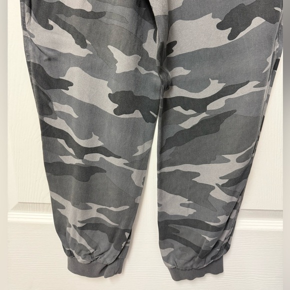 Splendid Women’s Camouflage Jogger Pants Size M - Picture 6 of 11